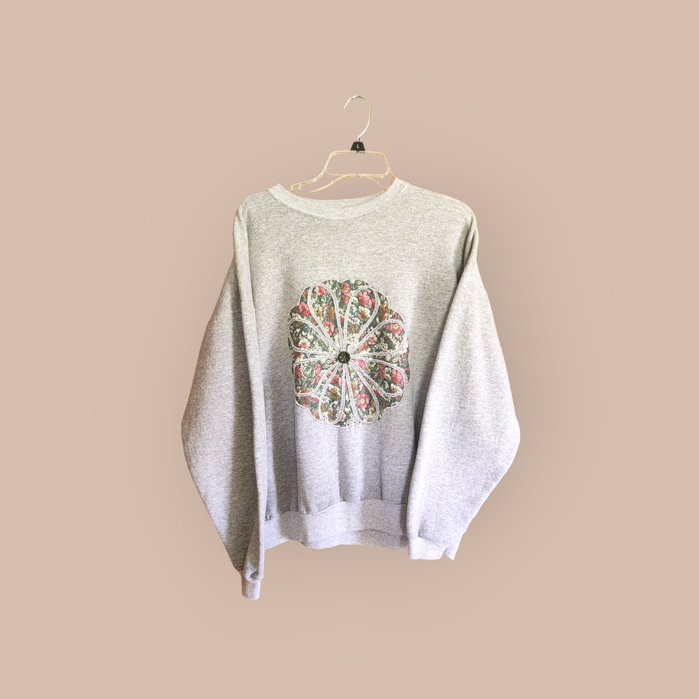 VTG Hanes Her Way Grey Crew-Neck Sweatshirt with Floral Patchwork Womens Size XL